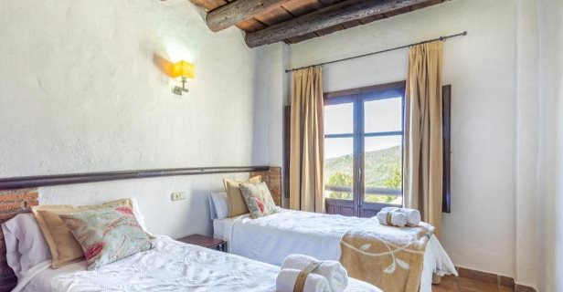 Aparthotel Alcazaba De Busquistar
