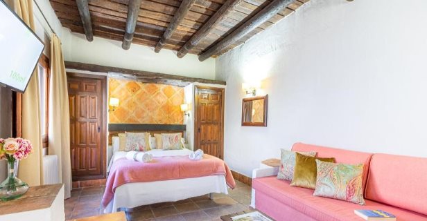 Aparthotel Alcazaba De Busquistar