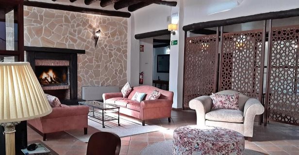 Aparthotel Alcazaba De Busquistar