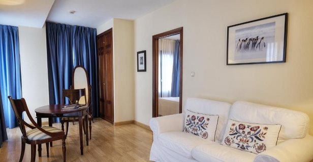 Aparthotel Arias