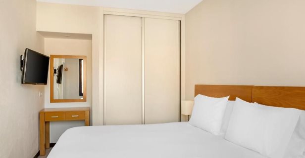 Aparthotel Cala Blanca By Diamond Resorts