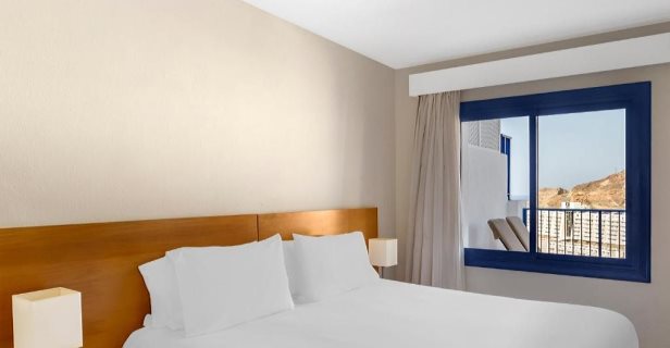 Aparthotel Cala Blanca By Diamond Resorts