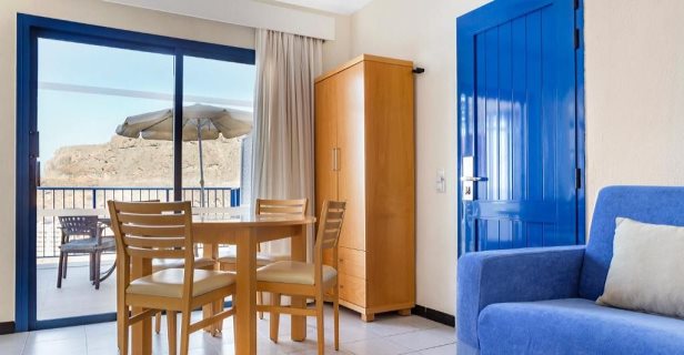 Aparthotel Cala Blanca By Diamond Resorts
