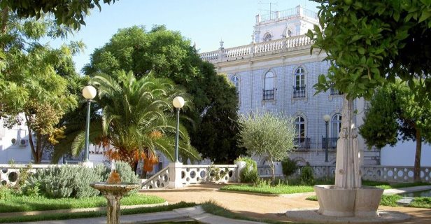 Aparthotel De Moura