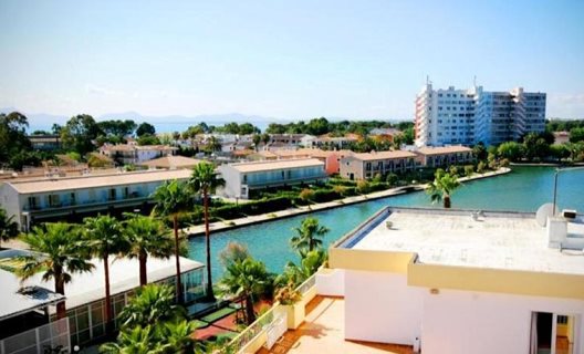 Aparthotel El Lago