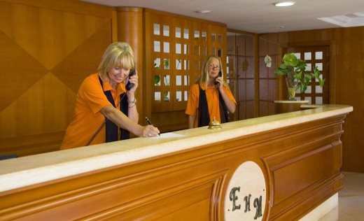 Aparthotel Esquinzo Y Monte Del Mar