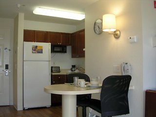 Aparthotel Extended Stay Deluxe John Young Parkway