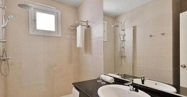 Aparthotel Flipflop Cala Mandia