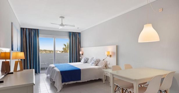 Aparthotel Flipflop Cala Mandia