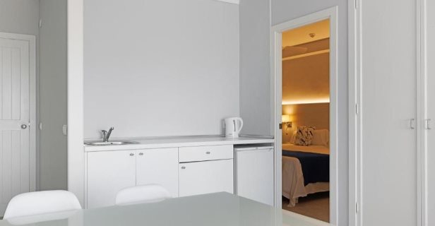 Aparthotel Flipflop Cala Mandia