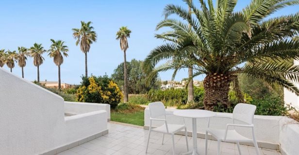 Aparthotel Flipflop Cala Mandia