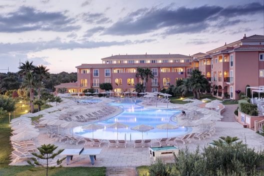 Aparthotel Grupotel Macarella Suites & Spa