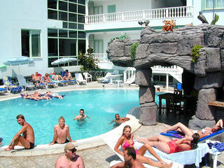 Aparthotel Karakas