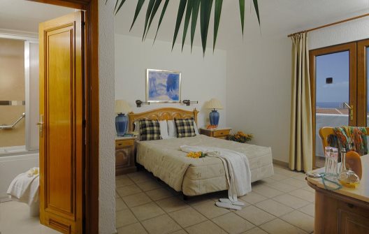 Aparthotel Las Suites En Beverly Hills Tenerife