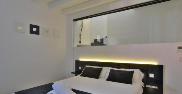Aparthotel Lonja Suites