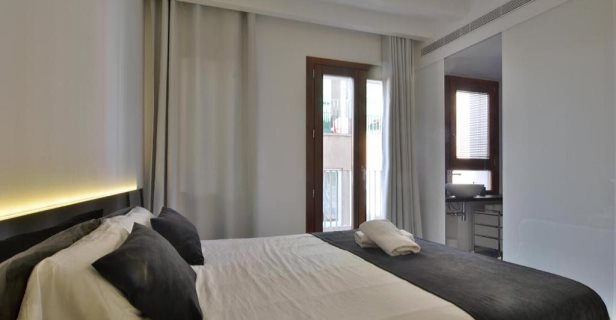 Aparthotel Lonja Suites