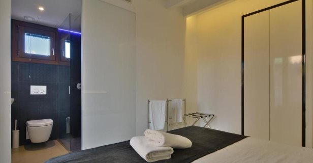 Aparthotel Lonja Suites