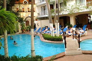 Aparthotel Los Arcos Suites