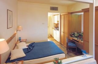 Aparthotel Louis Colossos Beach