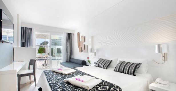 Aparthotel Playa De Muro Suites