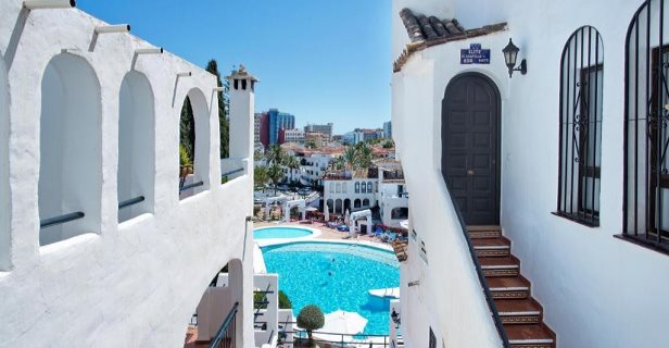 Aparthotel Pueblo Evita