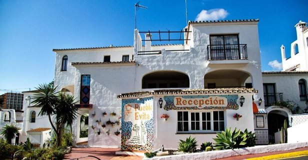 Aparthotel Pueblo Evita