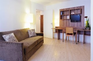 Aparthotel Residhome Bures La Guyonnerie