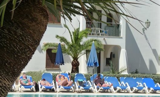 Aparthotel Surfing Playa