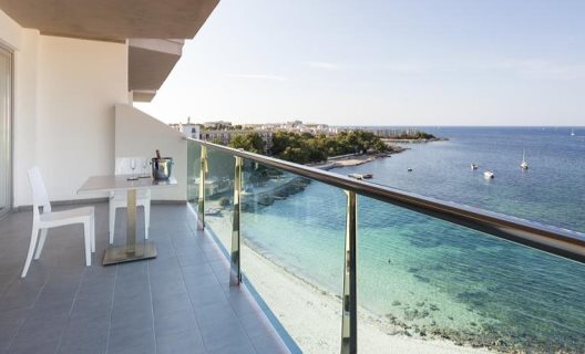 Axelbeach Ibiza Suite Apartments And Beach Club
