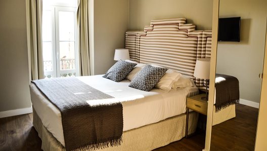 Bed And Breakfasts Bairro Alto Suites