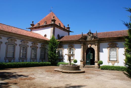 Casa Das Torres De Oliveira