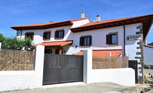 Casa De La Cadena