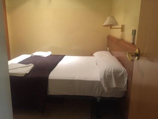 hotel hostal mont thabor
