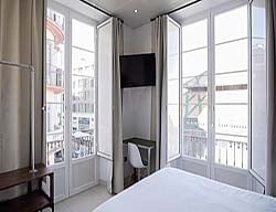 Hostal The Lights Suites