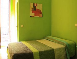Hostal V Downtown