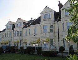 Hotel Croydon Court