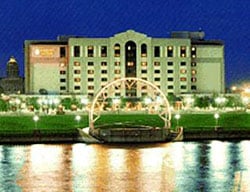 Hotel Embassy Suites Des Moines On The River