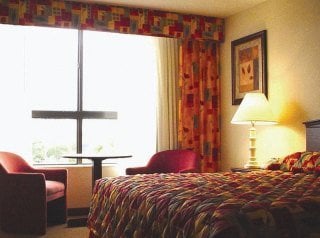 Hotel Howard Johnson Plaza Miami Airport - Hialeah Gardens - Miami-Florida
