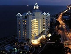 Hotel Pelican Grand Beach Resort