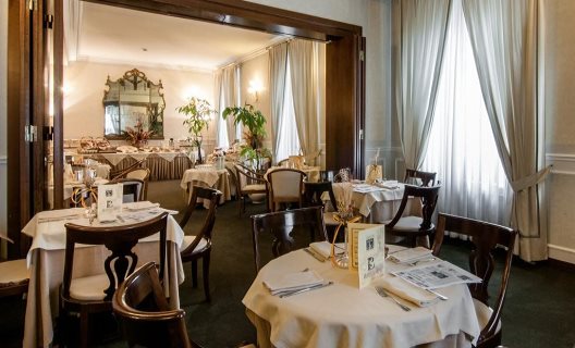 Grand Hotel