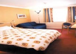 Holiday Inn Express Glasgow Airport