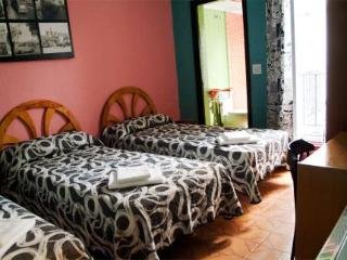 Hostal 12 Rooms