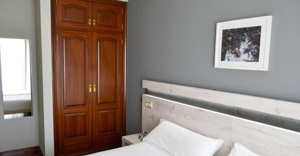 Hostal Alda Puerta Coruña