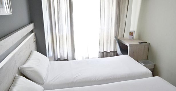 Hostal Alda Puerta Coruña