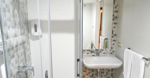 Hostal Alda Puerta Coruña