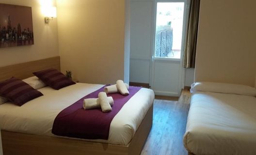 Hostal Barcelona Travel