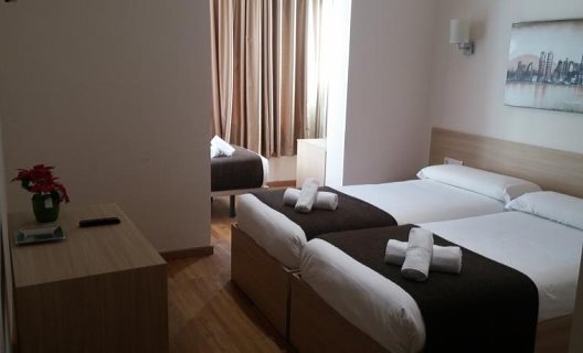 Hostal Barcelona Travel