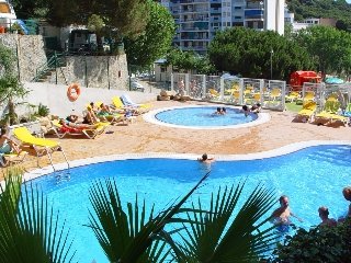 Hostal Camping El Far