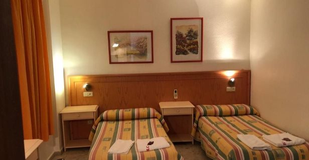 Hostal Carlos III