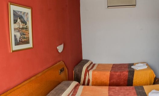 Hostal Cataluña